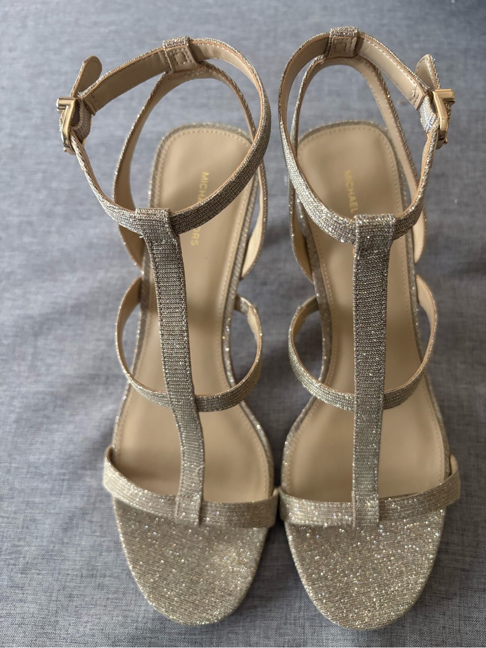 Michael Kors Glitter Gold T-Strap Heeled Sandals
Size 10